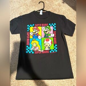 **Super Mario Brothers Graphic T-Shirt - Size Medium** Mario Luigi Peach Toad